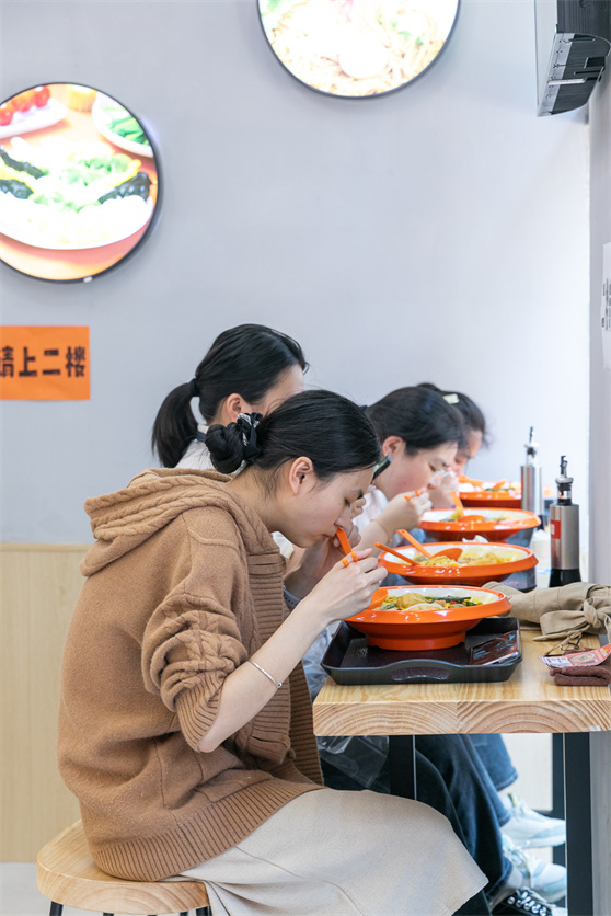 餐饮行业形式复杂，为什么餐饮店却越开越多？